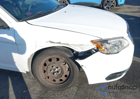 2014 Chrysler 200 Lx z USA, uszkodzony, nr VIN 1C3CCBAB5EN122951